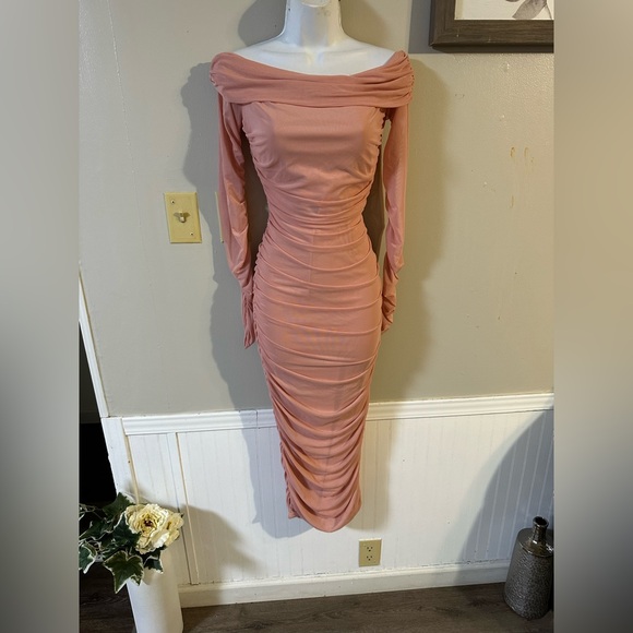 Dresses & Skirts - Off-Shoulder Ruched Midi Dress in Dusty Rose